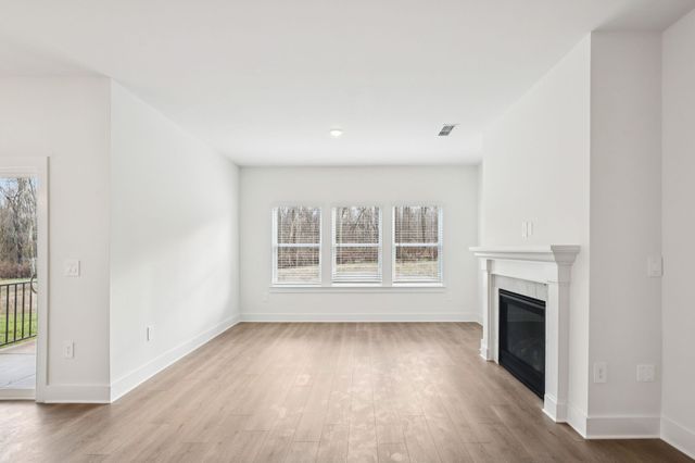 116 Vanguard Drive, La Vergne, TN 37086