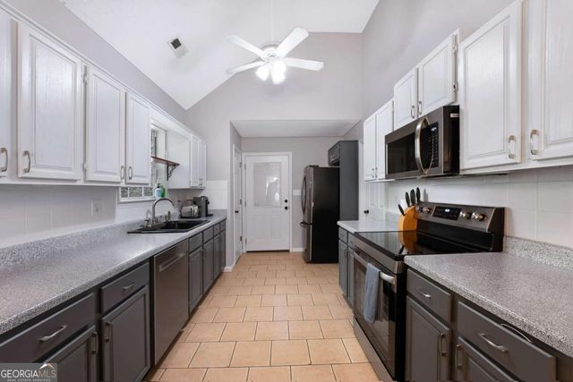 101 Apache Pointe Drive, Senoia, GA 30276