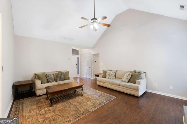 101 Apache Pointe Drive, Senoia, GA 30276