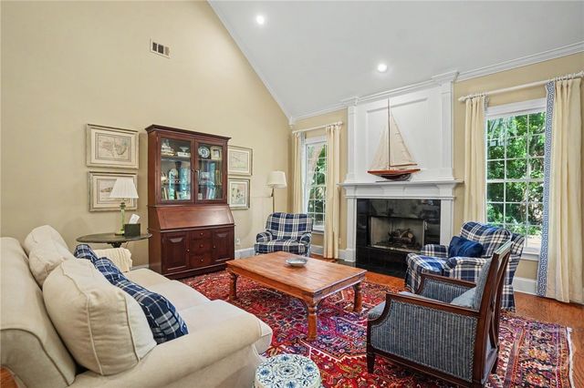 6 Tomochichi Lane, Savannah, GA 31411