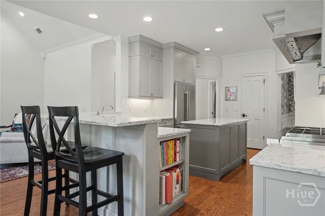 6 Tomochichi Lane, Savannah, GA 31411