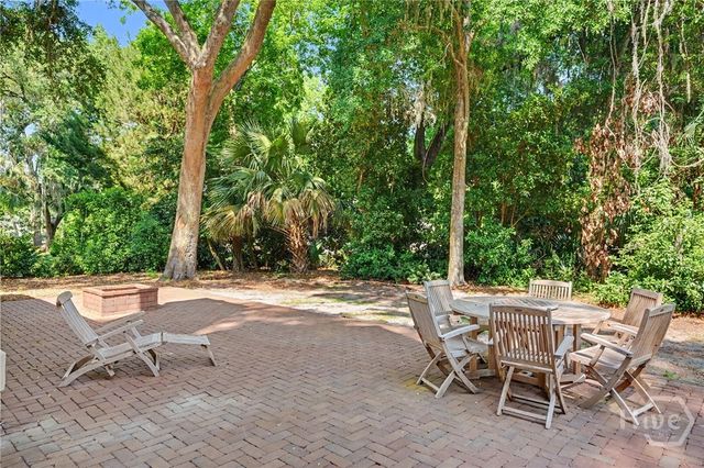6 Tomochichi Lane, Savannah, GA 31411