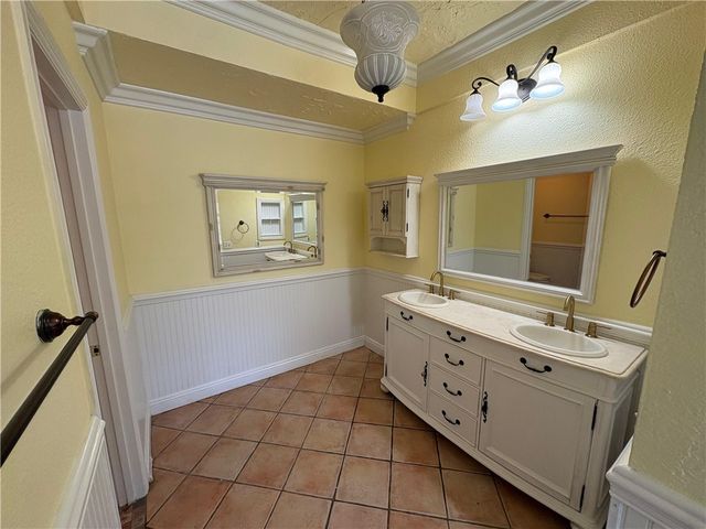 2490 Michigan Drive, Claremont, CA 91711