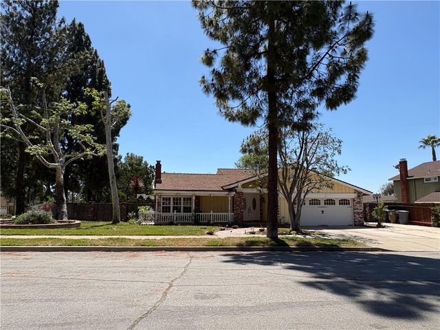 2490 Michigan Drive, Claremont, CA 91711
