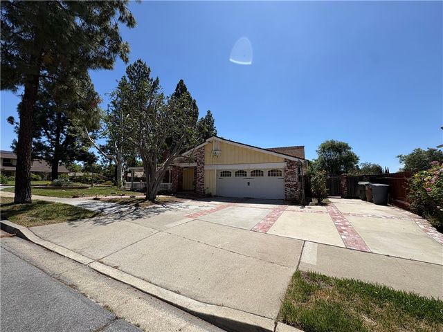 2490 Michigan Drive, Claremont, CA 91711