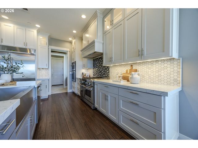 4048 EAGLE VIEW Dr, Eugene, OR 97405