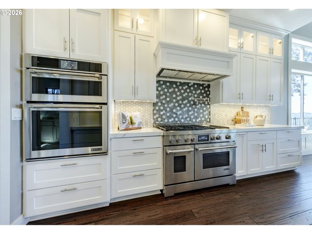 4048 EAGLE VIEW Dr, Eugene, OR 97405