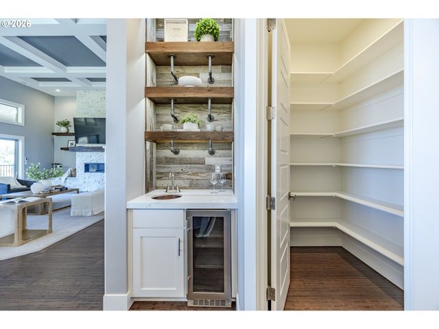 4048 EAGLE VIEW Dr, Eugene, OR 97405