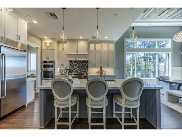 4048 EAGLE VIEW Dr, Eugene, OR 97405