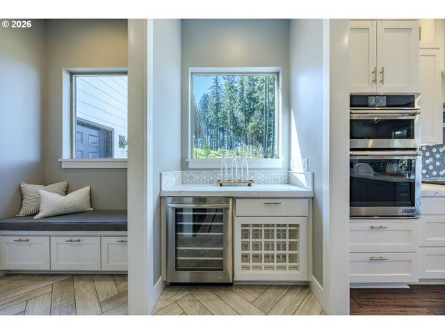 4048 EAGLE VIEW Dr, Eugene, OR 97405