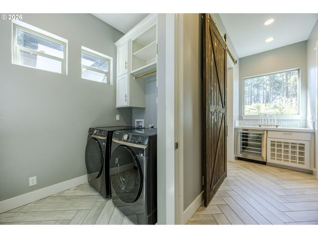 4048 EAGLE VIEW Dr, Eugene, OR 97405