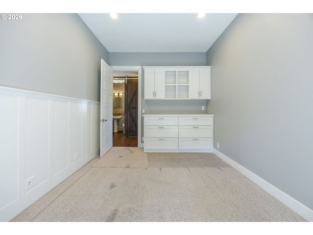 4048 EAGLE VIEW Dr, Eugene, OR 97405