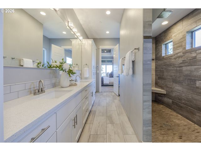 4048 EAGLE VIEW Dr, Eugene, OR 97405