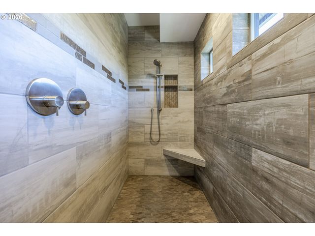 4048 EAGLE VIEW Dr, Eugene, OR 97405