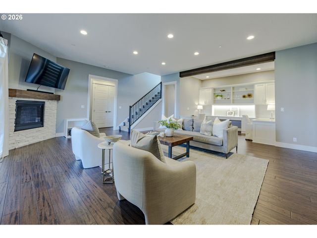 4048 EAGLE VIEW Dr, Eugene, OR 97405