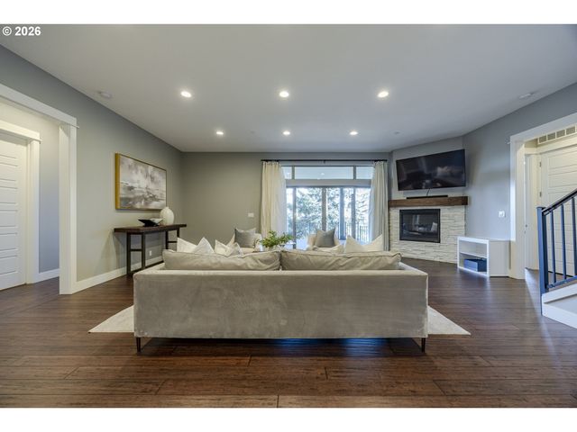 4048 EAGLE VIEW Dr, Eugene, OR 97405