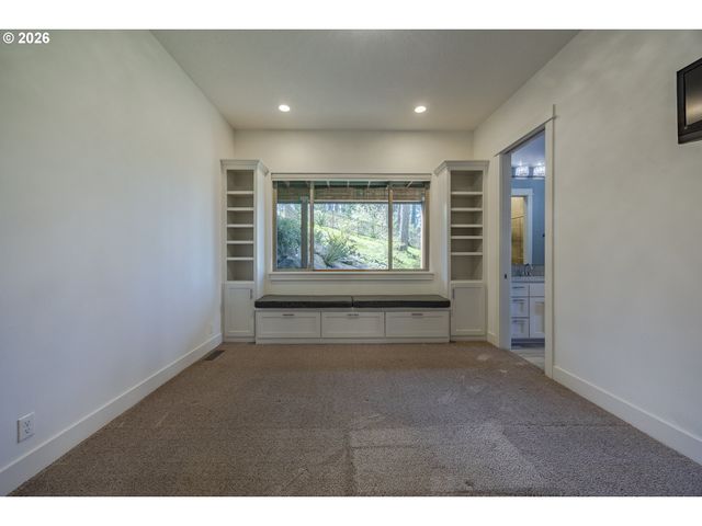 4048 EAGLE VIEW Dr, Eugene, OR 97405