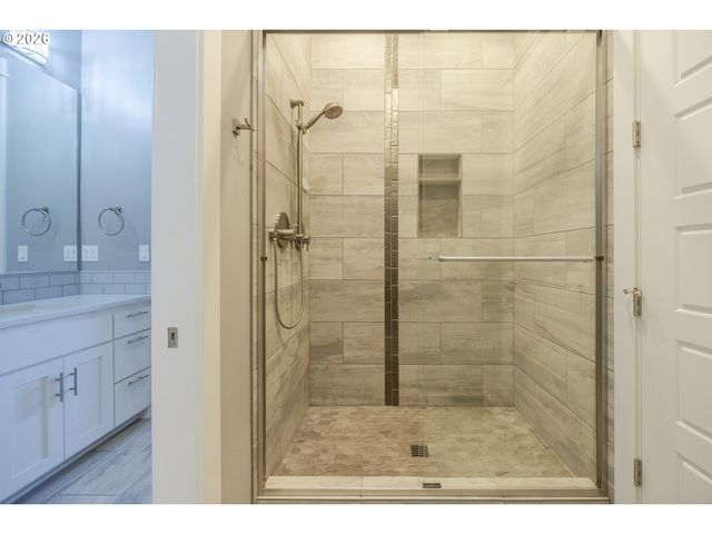 4048 EAGLE VIEW Dr, Eugene, OR 97405