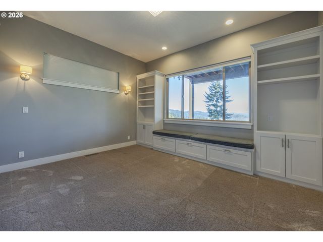 4048 EAGLE VIEW Dr, Eugene, OR 97405