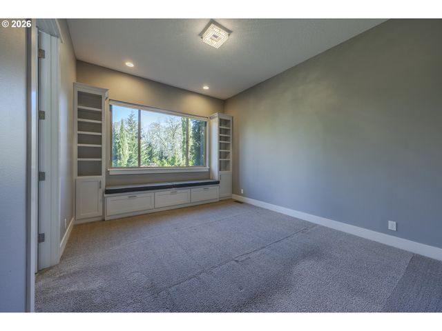 4048 EAGLE VIEW Dr, Eugene, OR 97405