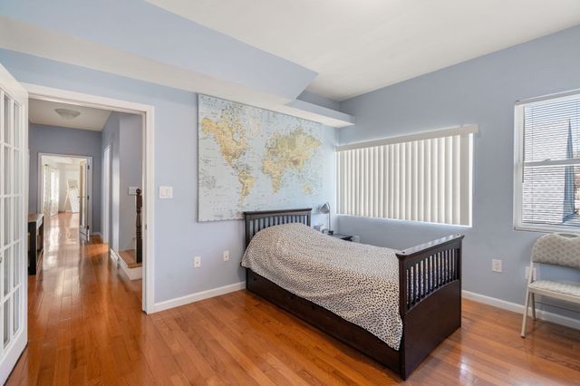 581 California, Newton, MA 02460