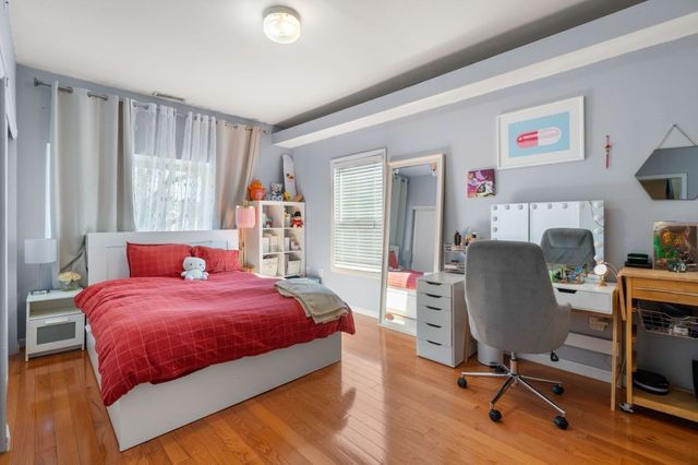 581 California, Newton, MA 02460