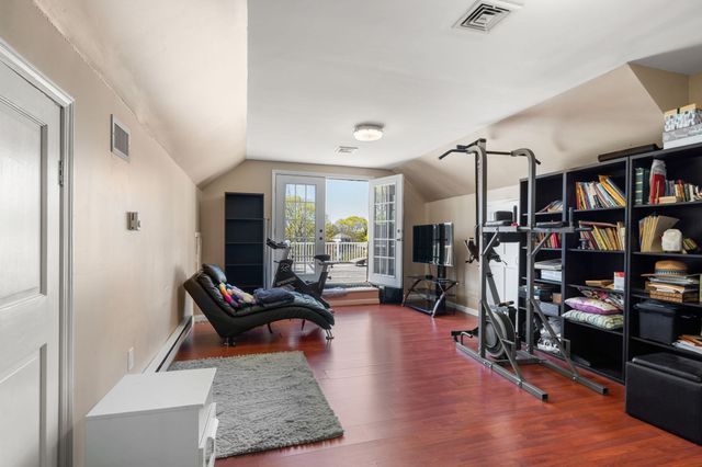 581 California, Newton, MA 02460
