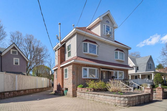 581 California, Newton, MA 02460