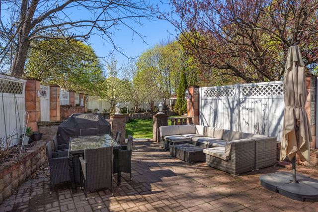 581 California, Newton, MA 02460