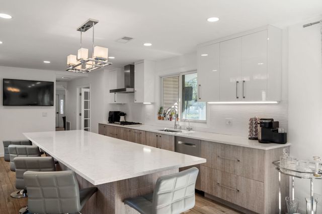581 California, Newton, MA 02460