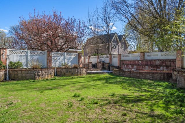581 California, Newton, MA 02460
