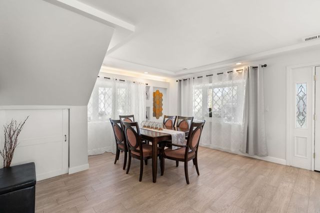 581 California, Newton, MA 02460