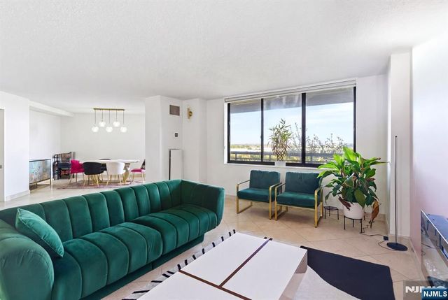 831 Harmon Cove Tower, Secaucus, NJ 07094