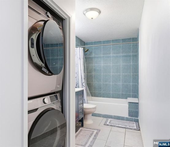 831 Harmon Cove Tower, Secaucus, NJ 07094