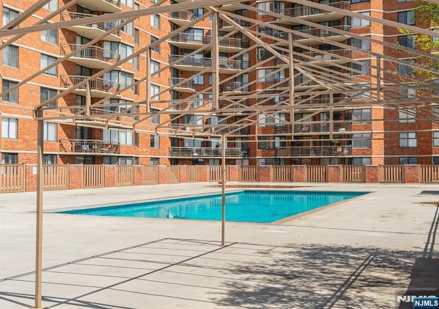 831 Harmon Cove Tower, Secaucus, NJ 07094