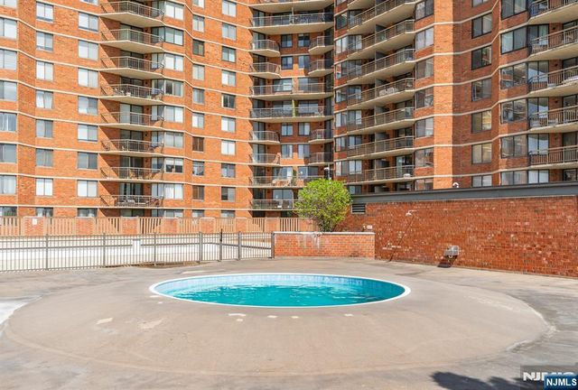 831 Harmon Cove Tower, Secaucus, NJ 07094