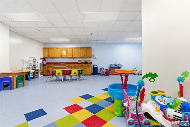 831 Harmon Cove Tower, Secaucus, NJ 07094