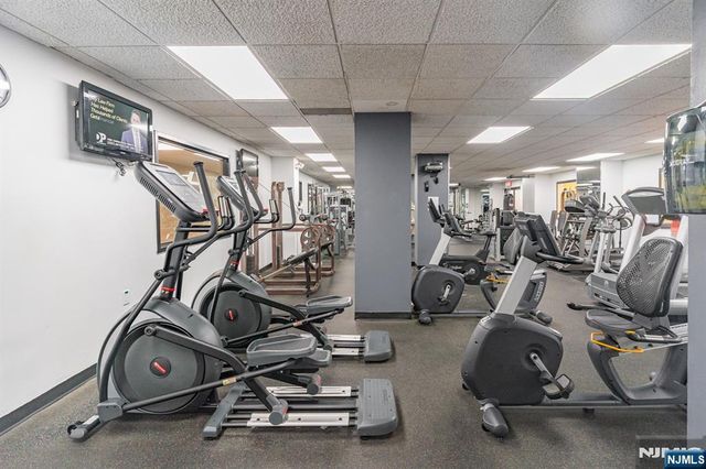 831 Harmon Cove Tower, Secaucus, NJ 07094