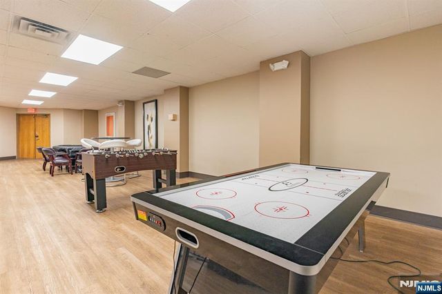 831 Harmon Cove Tower, Secaucus, NJ 07094