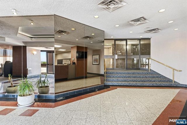 831 Harmon Cove Tower, Secaucus, NJ 07094