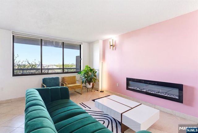 831 Harmon Cove Tower, Secaucus, NJ 07094