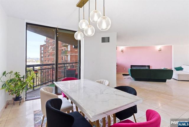 831 Harmon Cove Tower, Secaucus, NJ 07094