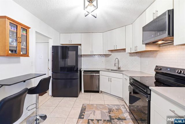 831 Harmon Cove Tower, Secaucus, NJ 07094