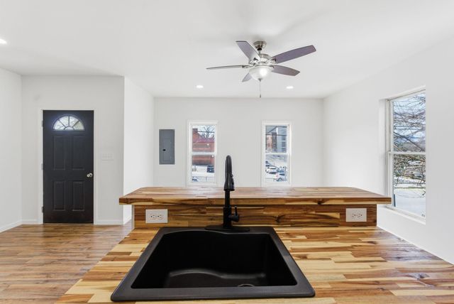 121 E Washington Street, Georgetown, KY 40324