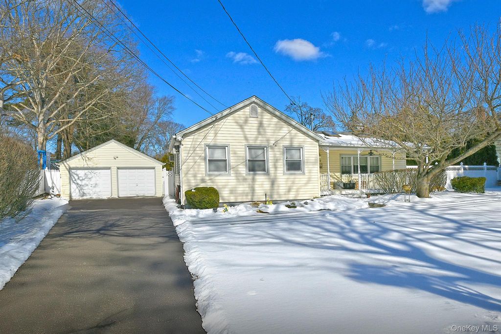 7 Gerber Street, Dix Hills, NY 11746