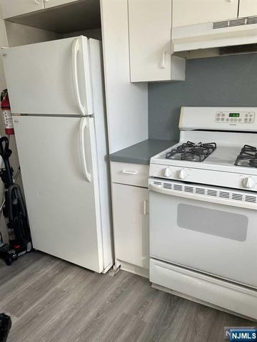 372 Queen Anne Road 370, Teaneck, NJ 07666