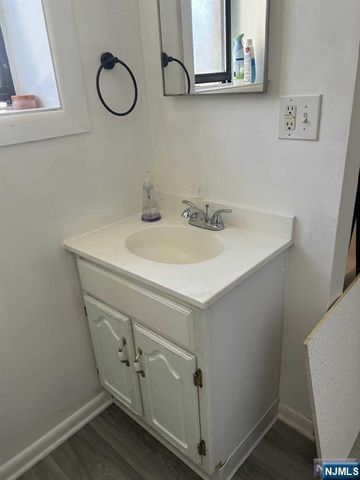 372 Queen Anne Road 370, Teaneck, NJ 07666