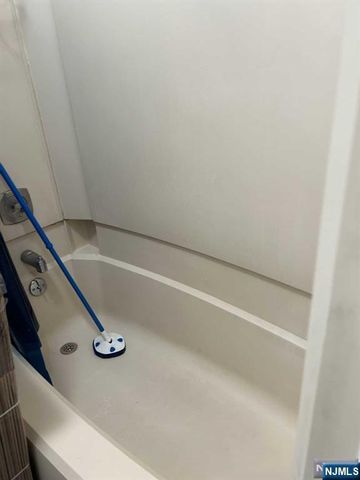 372 Queen Anne Road 370, Teaneck, NJ 07666