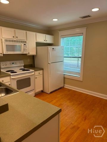 1035 Barnett Shoals Road 424, Athens, GA 30605