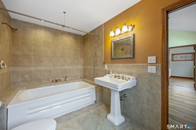 1866 Hartford Turnpike, North Haven, CT 06473